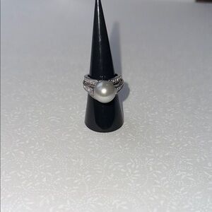 Grey Pearl and crystal‎ ring